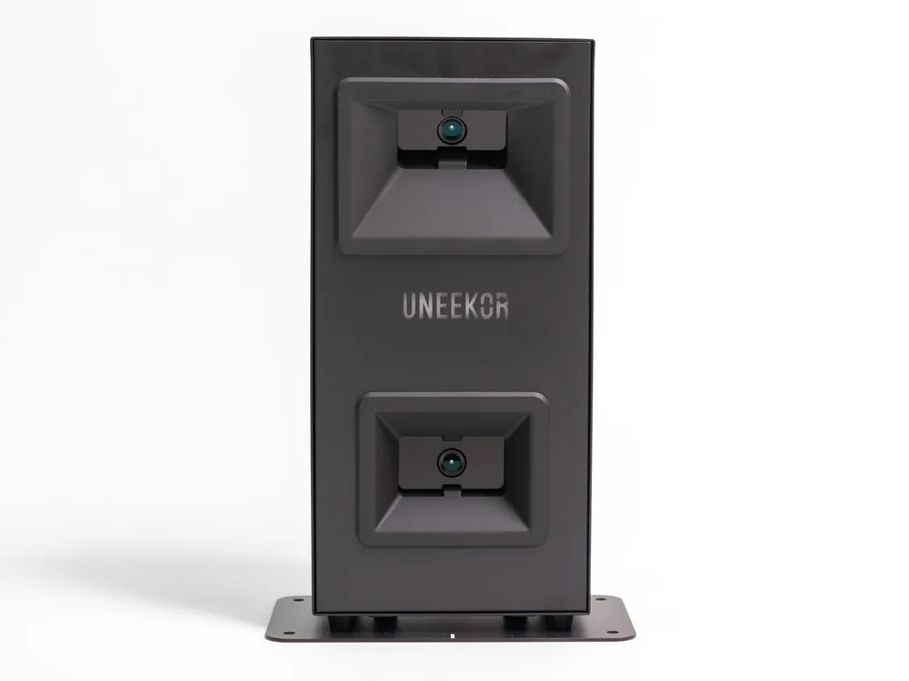 Uneekor Eye Mini Lite camera, floor